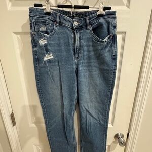 American Eagle Super Mom Jean in Medium Wash size 12